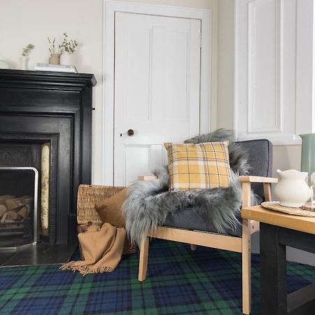 Rossmay House - 4 Bedroom Scottish Villa With Waterfront / Mountain Views アローチャー エクステリア 写真