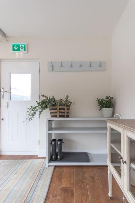 Rossmay House - 4 Bedroom Scottish Villa With Waterfront / Mountain Views アローチャー エクステリア 写真