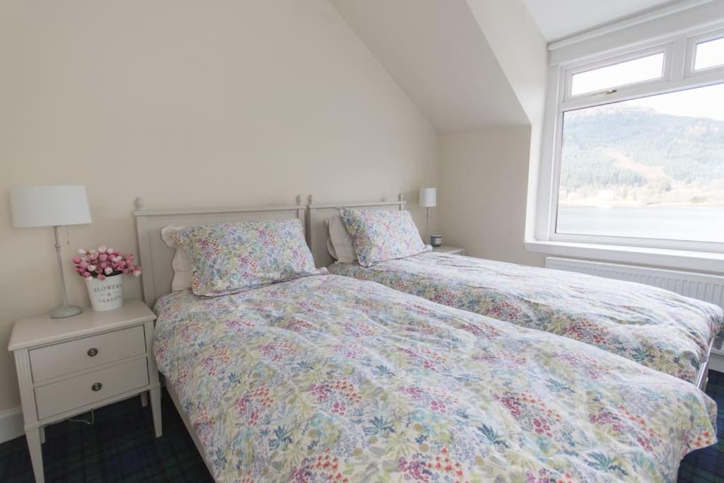 Rossmay House - 4 Bedroom Scottish Villa With Waterfront / Mountain Views アローチャー エクステリア 写真