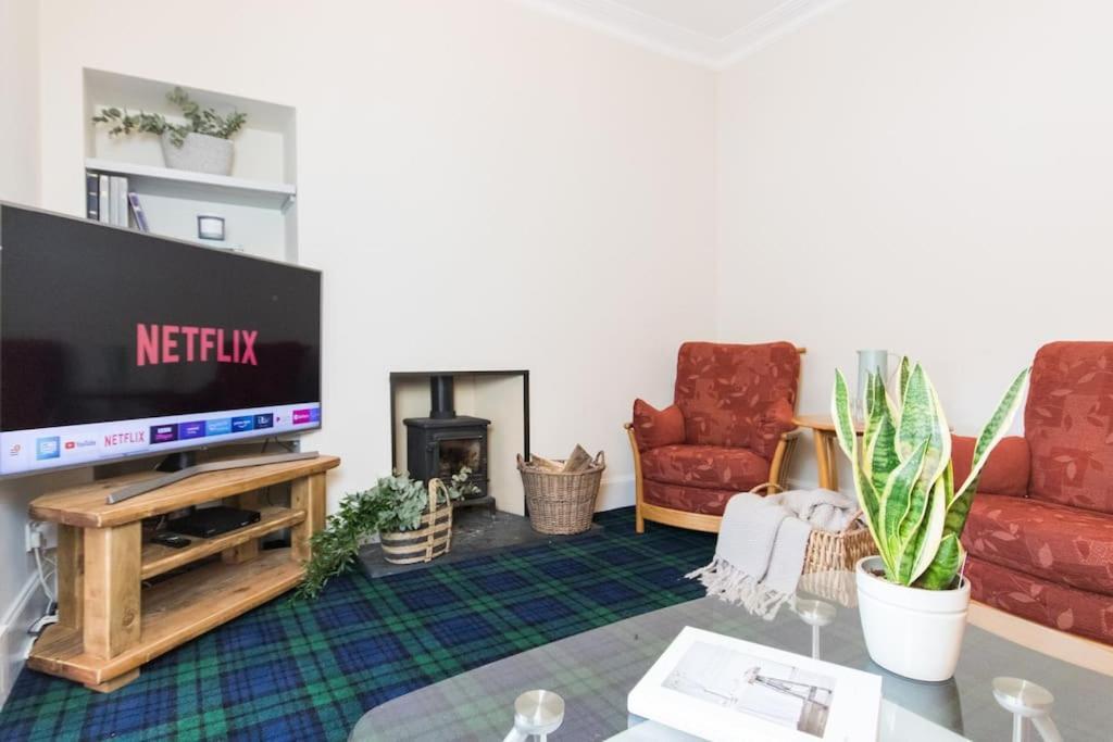 Rossmay House - 4 Bedroom Scottish Villa With Waterfront / Mountain Views アローチャー エクステリア 写真