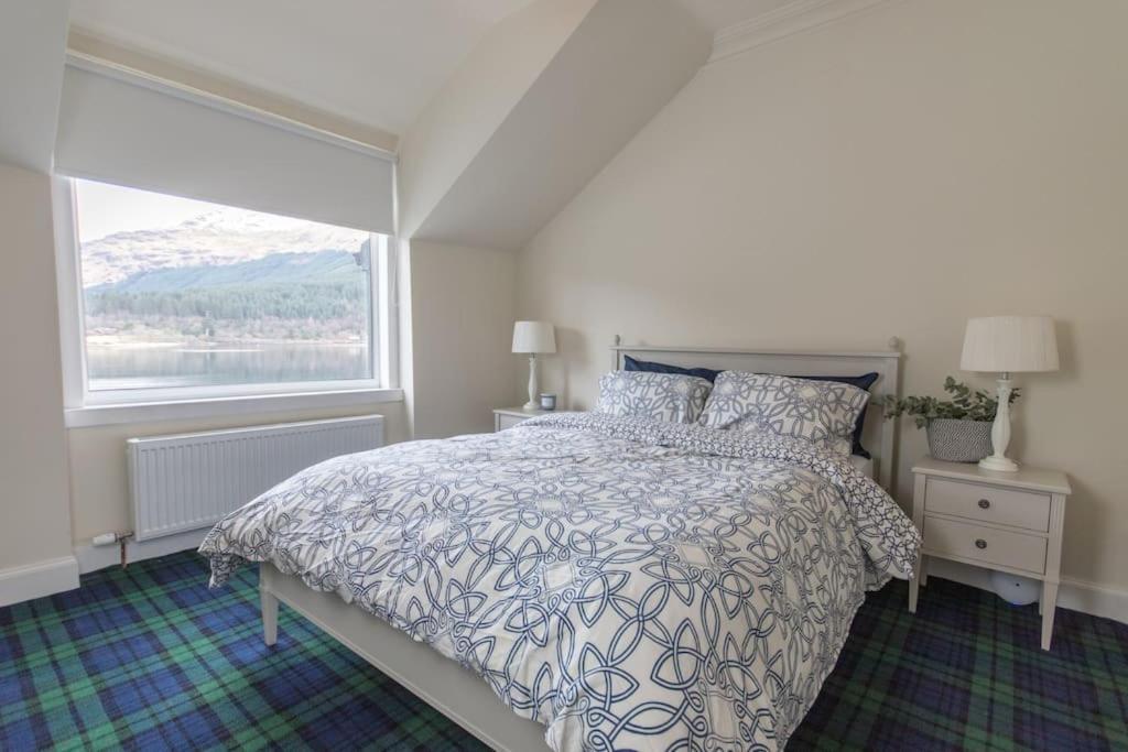 Rossmay House - 4 Bedroom Scottish Villa With Waterfront / Mountain Views アローチャー エクステリア 写真
