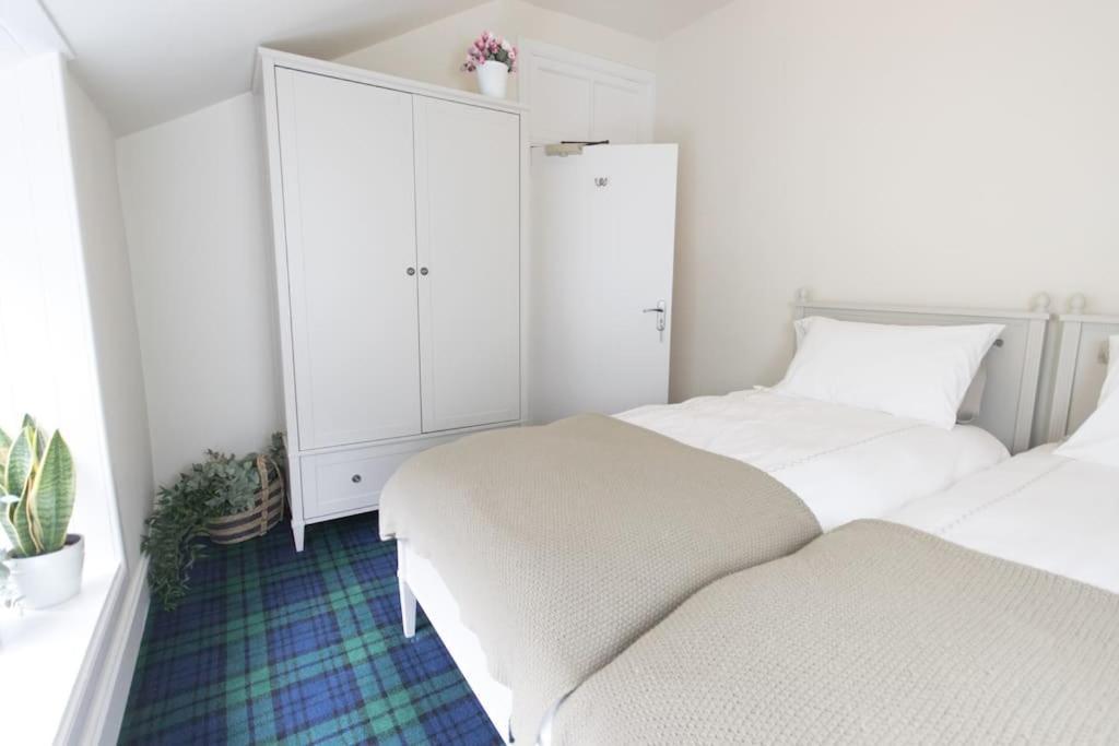 Rossmay House - 4 Bedroom Scottish Villa With Waterfront / Mountain Views アローチャー エクステリア 写真