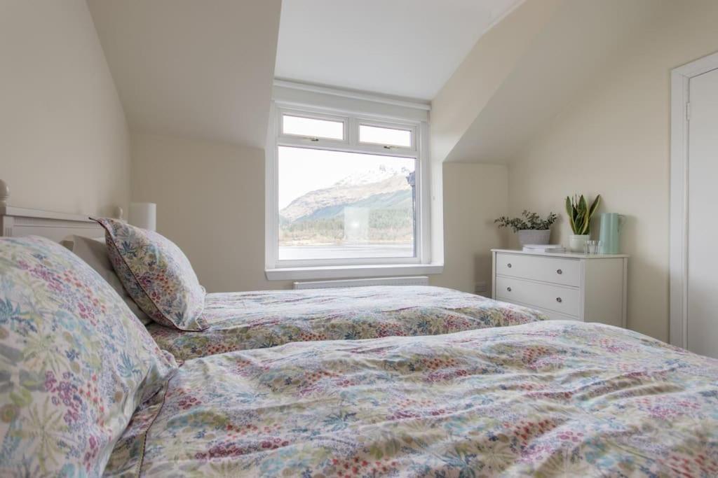 Rossmay House - 4 Bedroom Scottish Villa With Waterfront / Mountain Views アローチャー エクステリア 写真