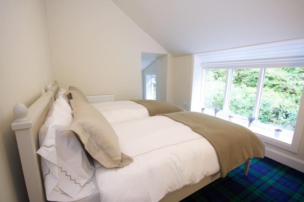 Rossmay House - 4 Bedroom Scottish Villa With Waterfront / Mountain Views アローチャー エクステリア 写真